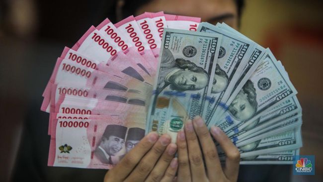 Rupiah Melemah: Dolar Dekati Rp 17.000, Ini Penjelasan dari Analis