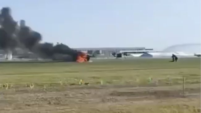 Geger Mobil China Tabrakan di Udara, Asap Hitam Mengepul